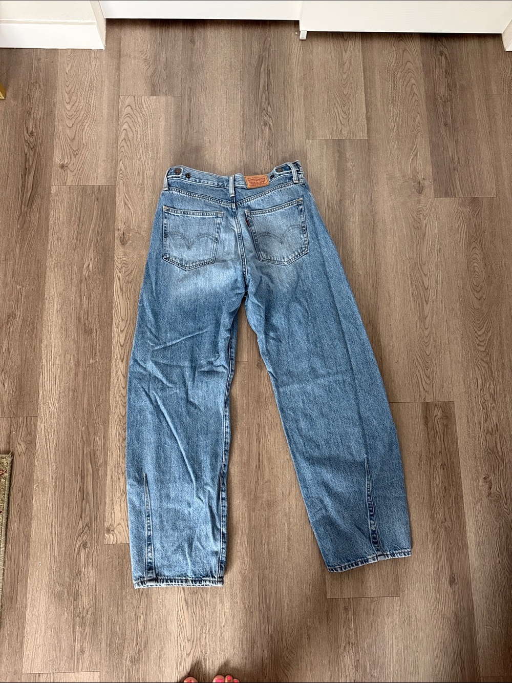 Levi's women’s barrel cinch jeans
